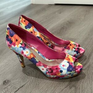 Coach and Four Trudy Floral Peep Toe Heel Size 8.5